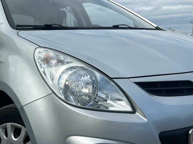 Серый Хендай и20, объемом двигателя 1.2 л и пробегом 184 тыс. км за 5990 $, фото 12 на Automoto.ua