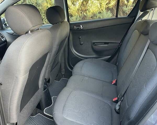 Серый Хендай и20, объемом двигателя 1.4 л и пробегом 120 тыс. км за 7800 $, фото 11 на Automoto.ua