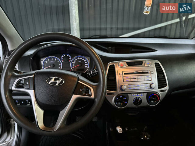 Сірий Хендай і20, об'ємом двигуна 1.25 л та пробігом 200 тис. км за 5500 $, фото 6 на Automoto.ua