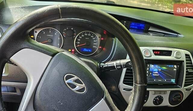 Серый Хендай и20, объемом двигателя 1.4 л и пробегом 230 тыс. км за 6500 $, фото 6 на Automoto.ua