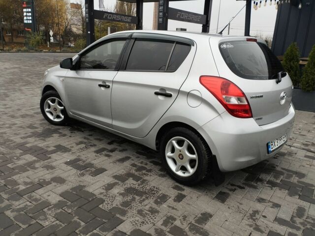 Серый Хендай и20, объемом двигателя 1.4 л и пробегом 274 тыс. км за 5000 $, фото 3 на Automoto.ua