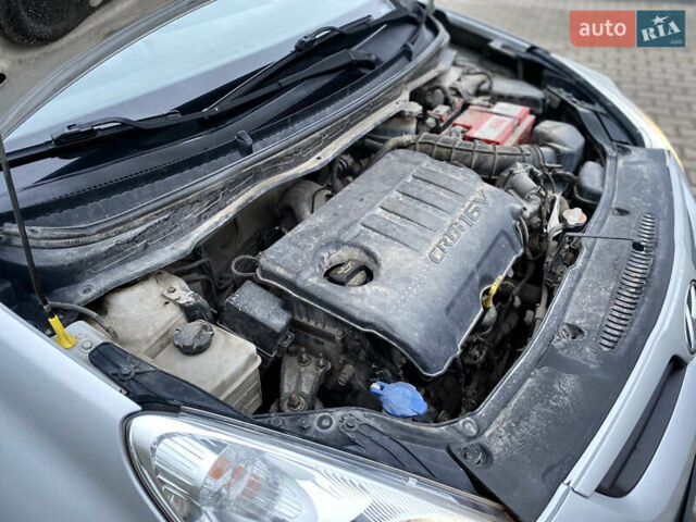 Серый Хендай и20, объемом двигателя 1.4 л и пробегом 275 тыс. км за 4999 $, фото 48 на Automoto.ua