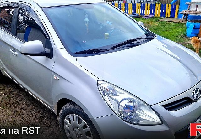 Сірий Хендай і20, об'ємом двигуна 1.4 л та пробігом 197 тис. км за 5000 $, фото 3 на Automoto.ua