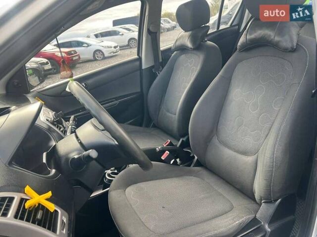 Хендай и20 2011 в Львове на Automoto.ua Серый Хендай и20, объемом двигателя 1.2 л и пробегом 184 тыс. км за 5990 $, фото 17 на Automoto.ua