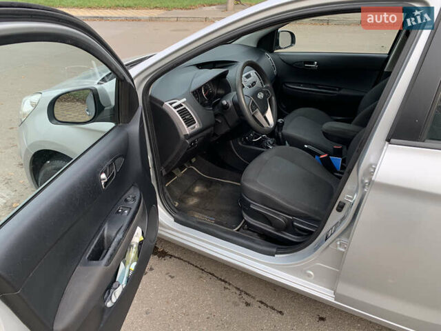 Сірий Хендай і20, об'ємом двигуна 1.2 л та пробігом 203 тис. км за 4500 $, фото 7 на Automoto.ua