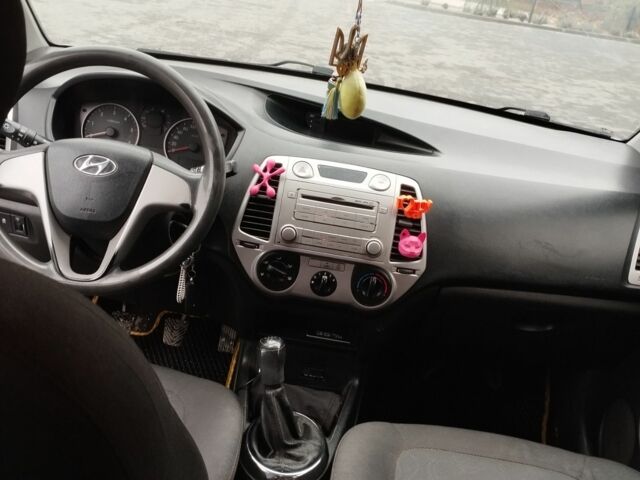 Серый Хендай и20, объемом двигателя 1.4 л и пробегом 274 тыс. км за 5000 $, фото 6 на Automoto.ua