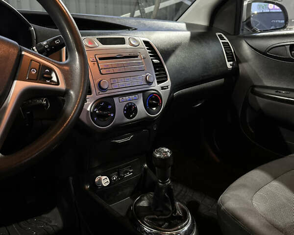 Сірий Хендай і20, об'ємом двигуна 1.25 л та пробігом 200 тис. км за 5500 $, фото 14 на Automoto.ua