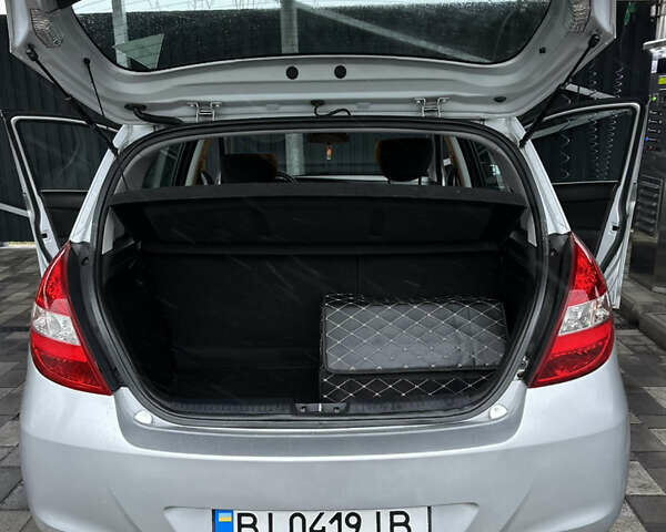 Сірий Хендай і20, об'ємом двигуна 1.25 л та пробігом 200 тис. км за 5500 $, фото 11 на Automoto.ua