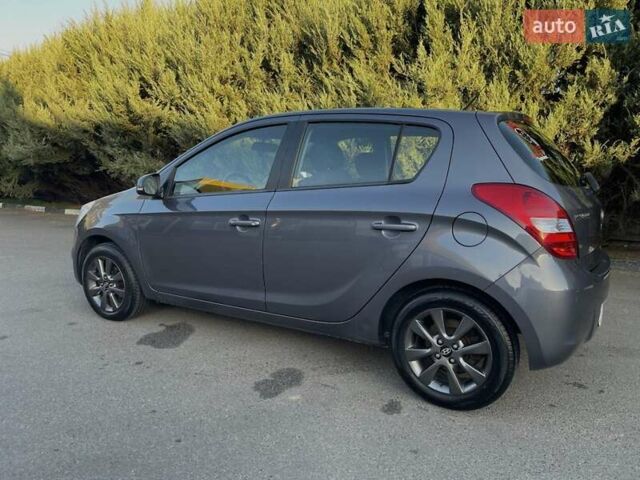 Серый Хендай и20, объемом двигателя 1.4 л и пробегом 120 тыс. км за 7800 $, фото 5 на Automoto.ua
