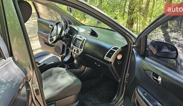 Серый Хендай и20, объемом двигателя 1.4 л и пробегом 230 тыс. км за 6500 $, фото 10 на Automoto.ua