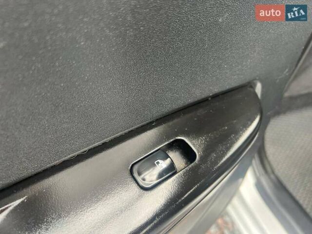 Хендай и20 2011 в Львове на Automoto.ua Серый Хендай и20, объемом двигателя 1.2 л и пробегом 184 тыс. км за 5990 $, фото 32 на Automoto.ua