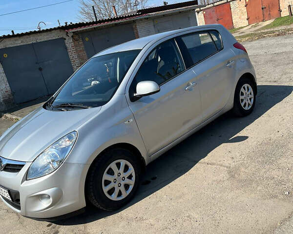 Сірий Хендай і20, об'ємом двигуна 1.25 л та пробігом 112 тис. км за 5550 $, фото 9 на Automoto.ua