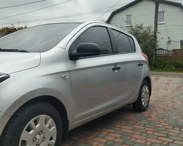 Серый Хендай и20, объемом двигателя 1.12 л и пробегом 172 тыс. км за 6800 $, фото 8 на Automoto.ua