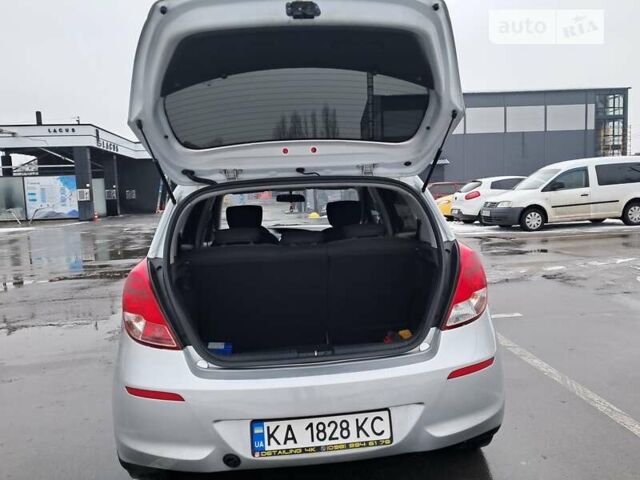 Серый Хендай и20, объемом двигателя 1.25 л и пробегом 285 тыс. км за 5400 $, фото 12 на Automoto.ua