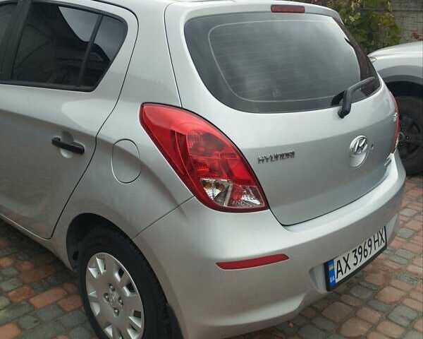 Серый Хендай и20, объемом двигателя 1.12 л и пробегом 172 тыс. км за 6800 $, фото 3 на Automoto.ua