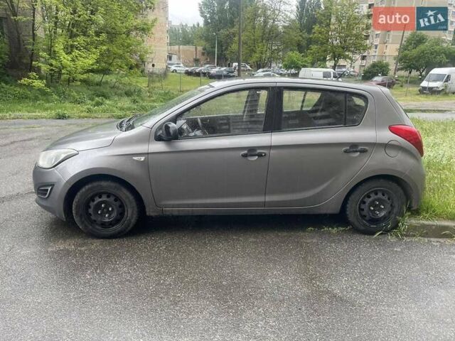 Серый Хендай и20, объемом двигателя 1.25 л и пробегом 147 тыс. км за 6000 $, фото 7 на Automoto.ua