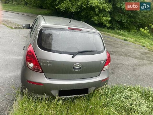 Серый Хендай и20, объемом двигателя 1.25 л и пробегом 147 тыс. км за 6000 $, фото 5 на Automoto.ua