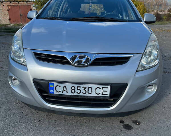 Сірий Хендай і20, об'ємом двигуна 1.25 л та пробігом 112 тис. км за 5550 $, фото 5 на Automoto.ua
