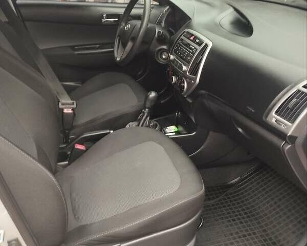 Серый Хендай и20, объемом двигателя 1.12 л и пробегом 172 тыс. км за 6800 $, фото 12 на Automoto.ua