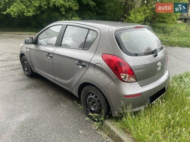 Серый Хендай и20, объемом двигателя 1.25 л и пробегом 147 тыс. км за 6000 $, фото 8 на Automoto.ua