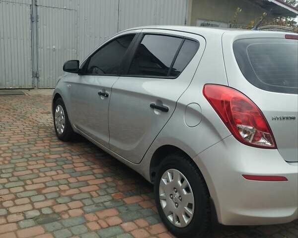 Серый Хендай и20, объемом двигателя 1.12 л и пробегом 172 тыс. км за 6800 $, фото 10 на Automoto.ua