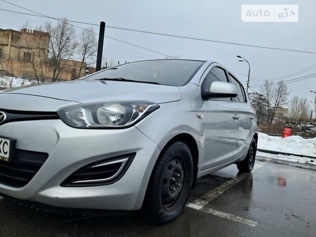 Серый Хендай и20, объемом двигателя 1.25 л и пробегом 285 тыс. км за 5400 $, фото 5 на Automoto.ua