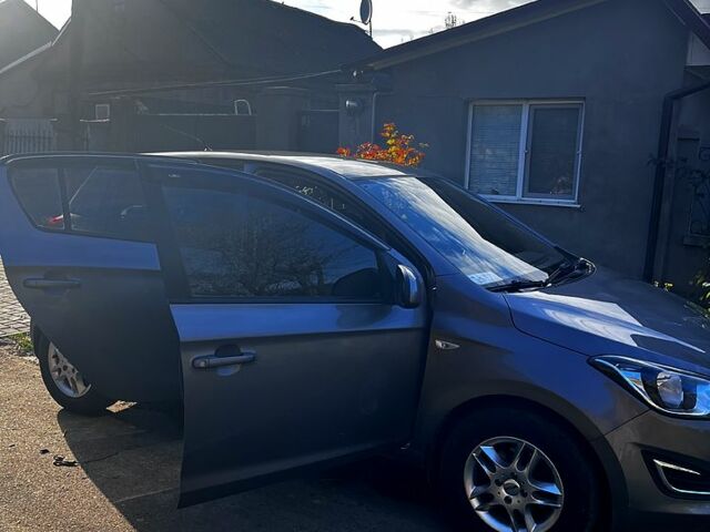 Серый Хендай и20, объемом двигателя 1.4 л и пробегом 110 тыс. км за 7500 $, фото 4 на Automoto.ua