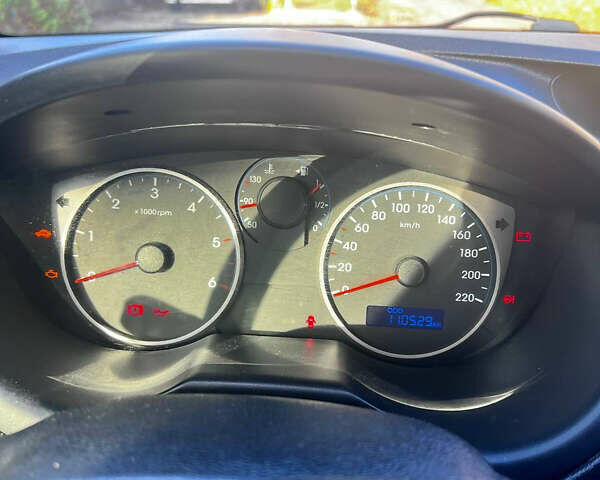 Серый Хендай и20, объемом двигателя 1.4 л и пробегом 111 тыс. км за 7400 $, фото 5 на Automoto.ua