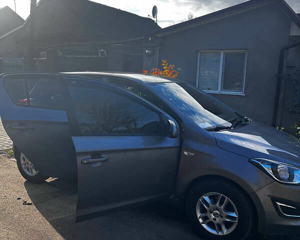 Серый Хендай и20, объемом двигателя 1.4 л и пробегом 111 тыс. км за 7400 $, фото 7 на Automoto.ua