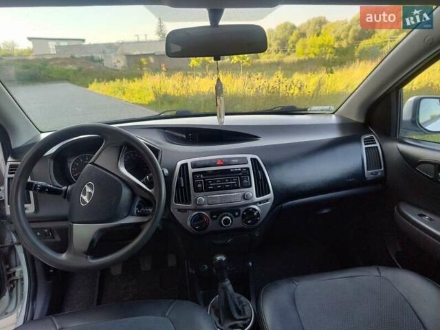 Хендай и20 2013 в Тернополе на Automoto.ua Серый Хендай и20, объемом двигателя 1.2 л и пробегом 230 тыс. км за 4799 $, фото 11 на Automoto.ua