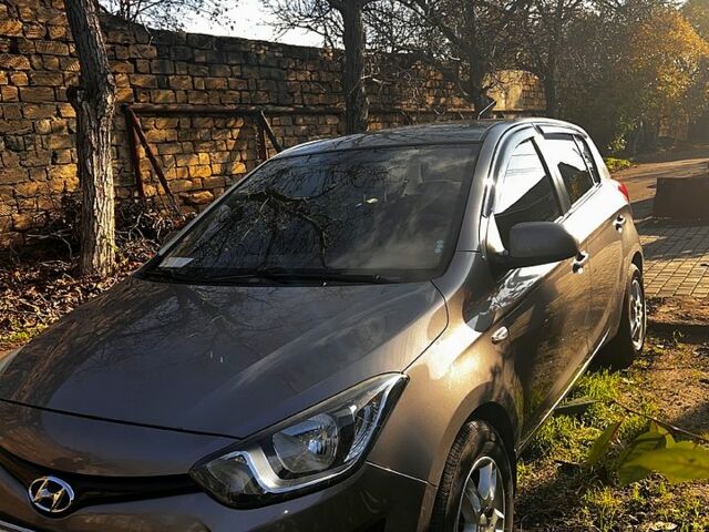 Серый Хендай и20, объемом двигателя 1.4 л и пробегом 110 тыс. км за 7500 $, фото 6 на Automoto.ua