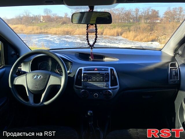 Серый Хендай и20, объемом двигателя 1.2 л и пробегом 220 тыс. км за 5200 $, фото 10 на Automoto.ua