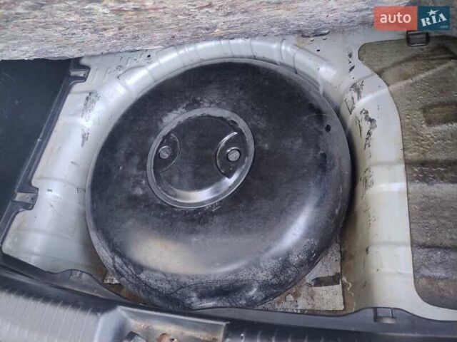 Хендай и20 2013 в Тернополе на Automoto.ua Серый Хендай и20, объемом двигателя 1.2 л и пробегом 230 тыс. км за 4799 $, фото 16 на Automoto.ua