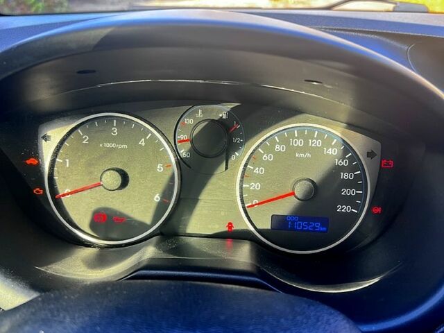 Серый Хендай и20, объемом двигателя 1.4 л и пробегом 110 тыс. км за 7500 $, фото 1 на Automoto.ua