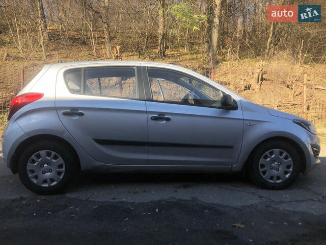 Серый Хендай и20, объемом двигателя 1.12 л и пробегом 215 тыс. км за 6500 $, фото 5 на Automoto.ua