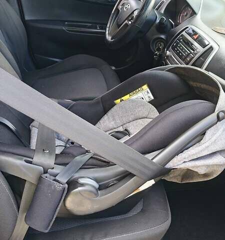 Серый Хендай и20, объемом двигателя 1.4 л и пробегом 99 тыс. км за 7300 $, фото 7 на Automoto.ua