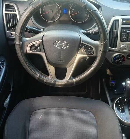 Серый Хендай и20, объемом двигателя 1.4 л и пробегом 99 тыс. км за 7300 $, фото 12 на Automoto.ua