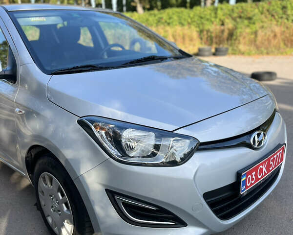 Сірий Хендай і20, об'ємом двигуна 1.4 л та пробігом 177 тис. км за 9600 $, фото 9 на Automoto.ua