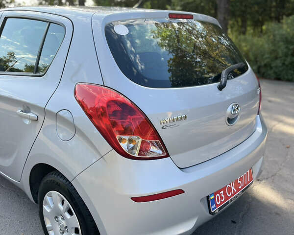 Сірий Хендай і20, об'ємом двигуна 1.4 л та пробігом 177 тис. км за 9600 $, фото 10 на Automoto.ua