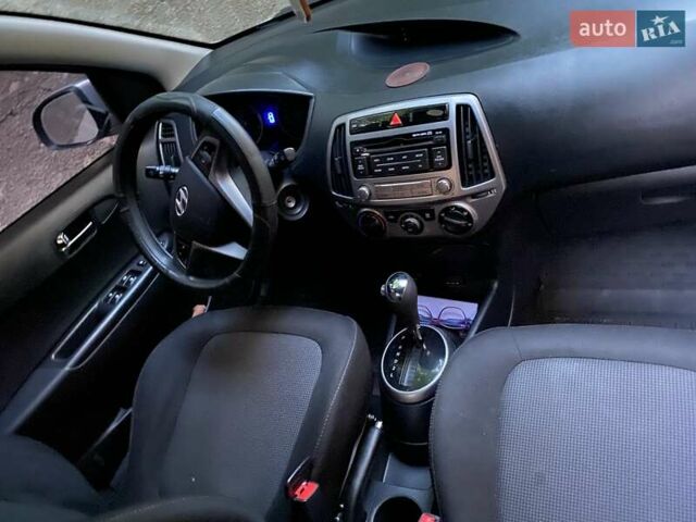 Серый Хендай и20, объемом двигателя 1.4 л и пробегом 99 тыс. км за 7300 $, фото 13 на Automoto.ua