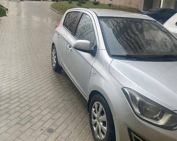 Сірий Хендай і20, об'ємом двигуна 1.25 л та пробігом 193 тис. км за 5800 $, фото 1 на Automoto.ua