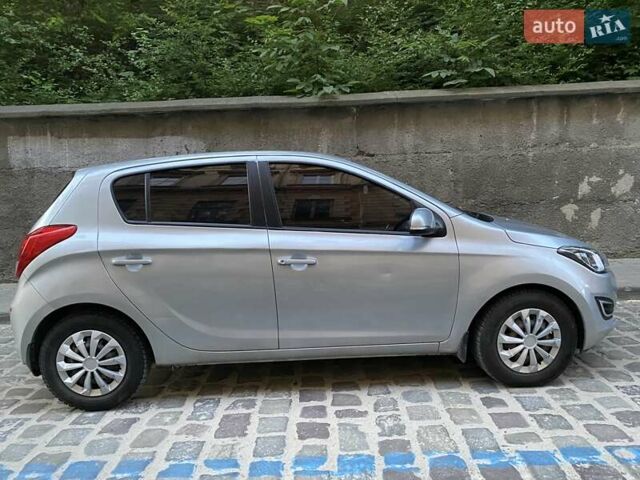 Серый Хендай и20, объемом двигателя 1.4 л и пробегом 99 тыс. км за 7300 $, фото 3 на Automoto.ua