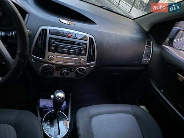Серый Хендай и20, объемом двигателя 1.4 л и пробегом 99 тыс. км за 7300 $, фото 14 на Automoto.ua