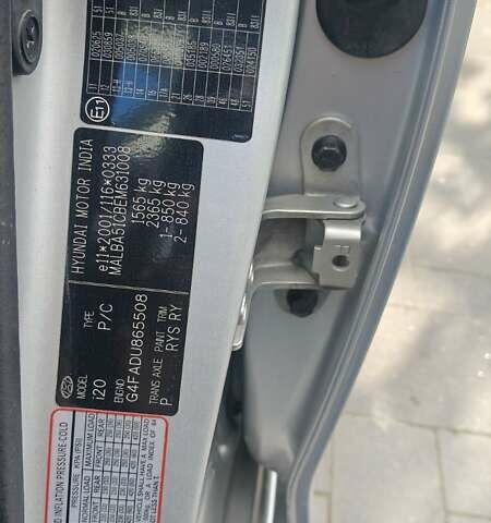 Серый Хендай и20, объемом двигателя 1.4 л и пробегом 99 тыс. км за 7300 $, фото 11 на Automoto.ua