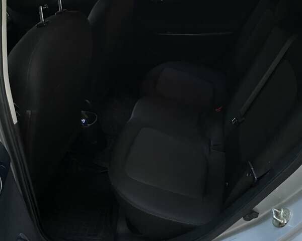 Серый Хендай и20, объемом двигателя 1.4 л и пробегом 99 тыс. км за 7300 $, фото 15 на Automoto.ua