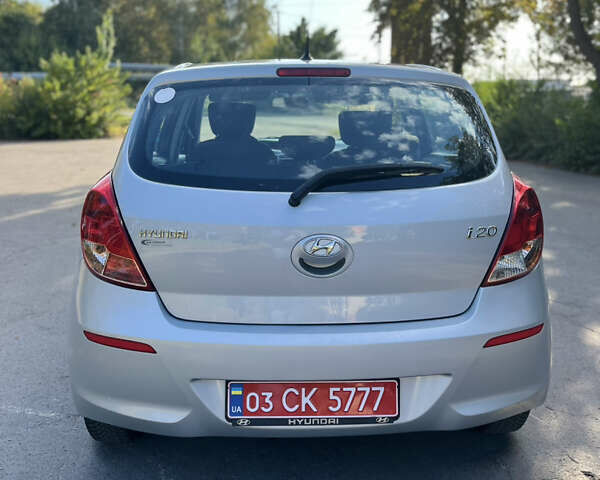 Сірий Хендай і20, об'ємом двигуна 1.4 л та пробігом 177 тис. км за 9600 $, фото 3 на Automoto.ua