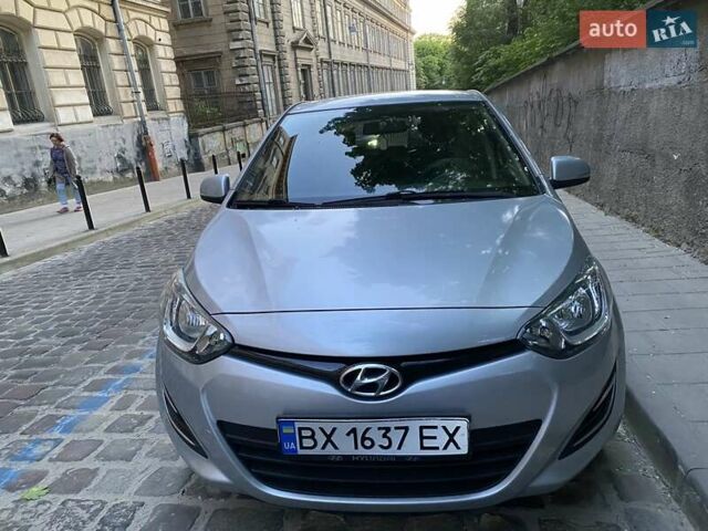 Серый Хендай и20, объемом двигателя 1.4 л и пробегом 99 тыс. км за 7300 $, фото 2 на Automoto.ua