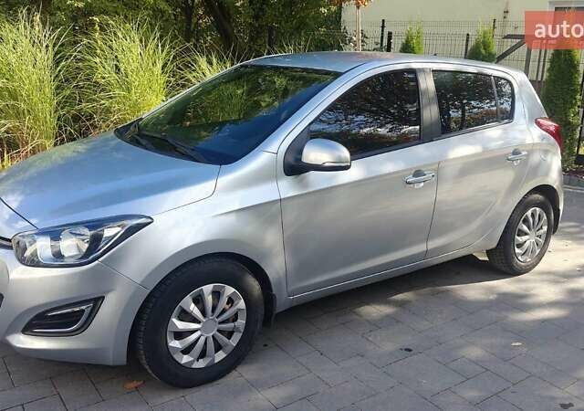 Серый Хендай и20, объемом двигателя 1.4 л и пробегом 99 тыс. км за 7300 $, фото 1 на Automoto.ua