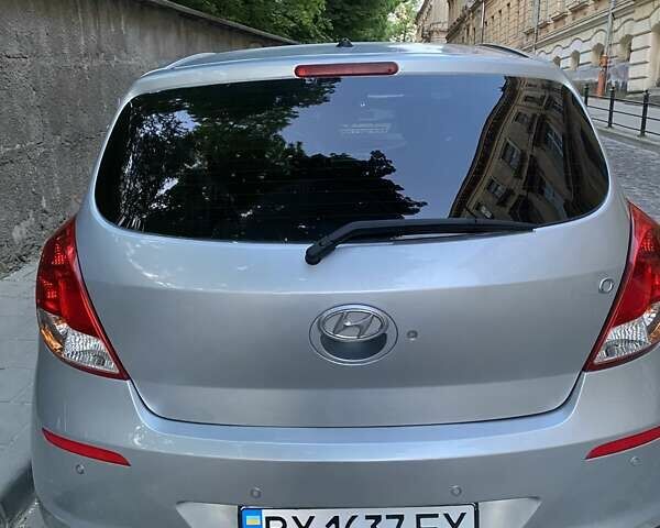 Серый Хендай и20, объемом двигателя 1.4 л и пробегом 99 тыс. км за 7300 $, фото 6 на Automoto.ua