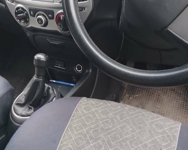 Сірий Хендай і20, об'ємом двигуна 1.25 л та пробігом 300 тис. км за 5200 $, фото 13 на Automoto.ua